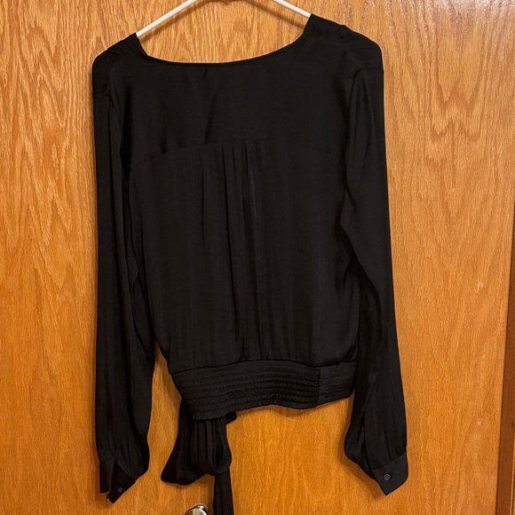 Banana Republic Soft Satin Puff Sleeve Top Women's Size M Black Blouse - Picture 4 of 4